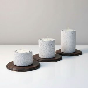 Zestaw trzech świeczników betonowych na tealighty na podstawkach