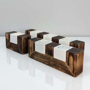 Elegancki zestaw świeczników na tealighty w drewnianej opalanej podstawie