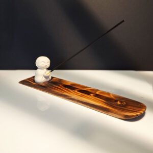 Drewniana podstawka pod kadzidełko z mnichem